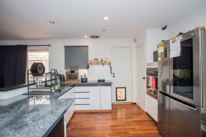 7 Benia Rise, Alexander Heights WA 6064, Australia