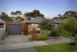 12 Deavey Ct, Altona VIC 3018, Australia