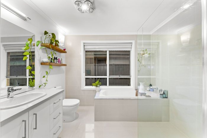 12 Deavey Ct, Altona VIC 3018, Australia