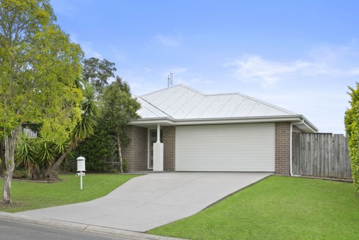 9 Oystercatcher St, Aberglasslyn NSW 2320, Australia