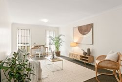 9 Oystercatcher St, Aberglasslyn NSW 2320, Australia