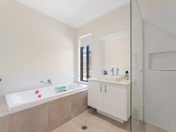 13 Milkman Wy, Kawungan QLD 4655, Australia