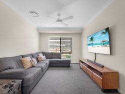 13 Milkman Wy, Kawungan QLD 4655, Australia