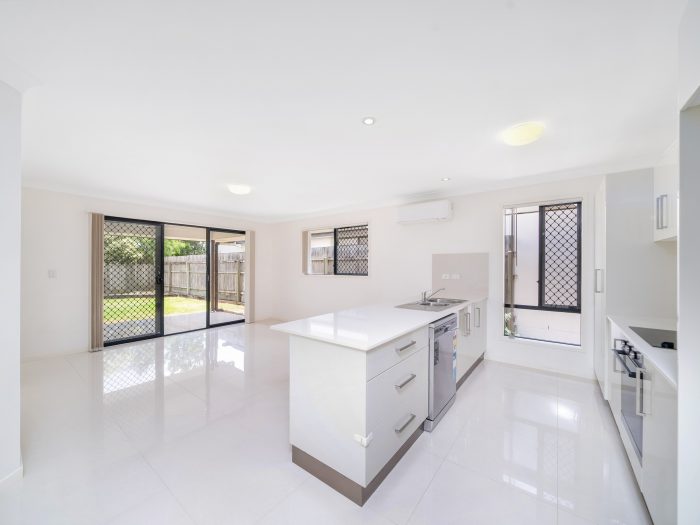 16 Kingdom Cct, North Lakes QLD 4509, Australia