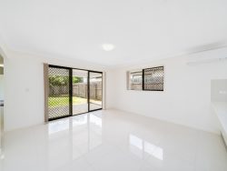 16 Kingdom Cct, North Lakes QLD 4509, Australia