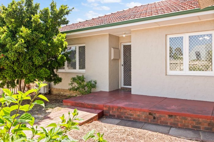 1/5 Coolgardie St St James WA 6102, Australia
