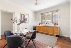 1/5 Coolgardie St St James WA 6102, Australia