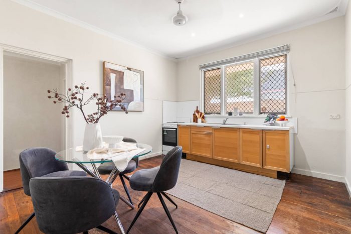 1/5 Coolgardie St St James WA 6102, Australia