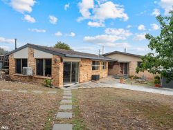 15 Loatta Rd Lindisfarne TAS 7015, Australia