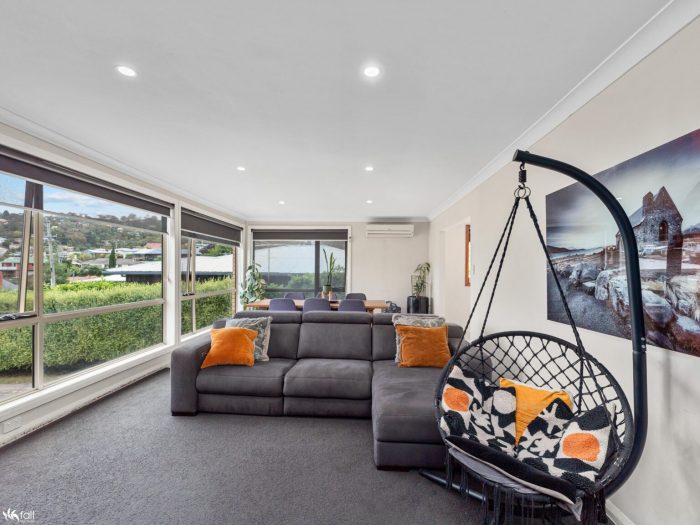 15 Loatta Rd Lindisfarne TAS 7015, Australia
