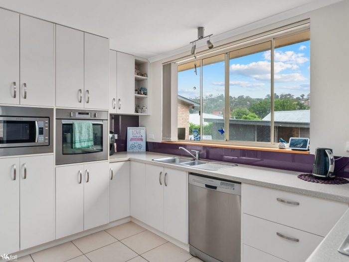 15 Loatta Rd Lindisfarne TAS 7015, Australia
