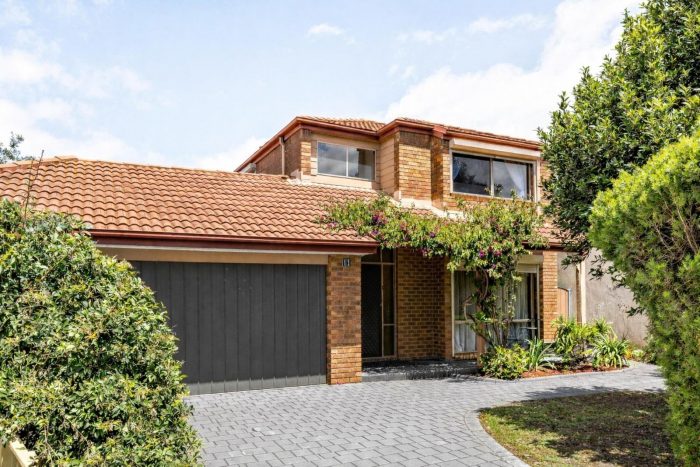 11 Madeline Ct, Avondale Heights VIC 3034, Australia