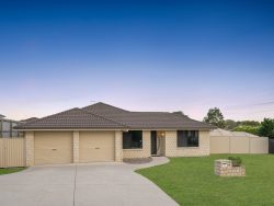 6 Marasco Ct, Dakabin QLD 4503, Australia