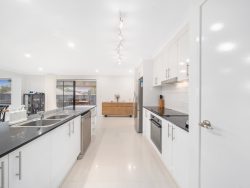 6 Marasco Ct, Dakabin QLD 4503, Australia