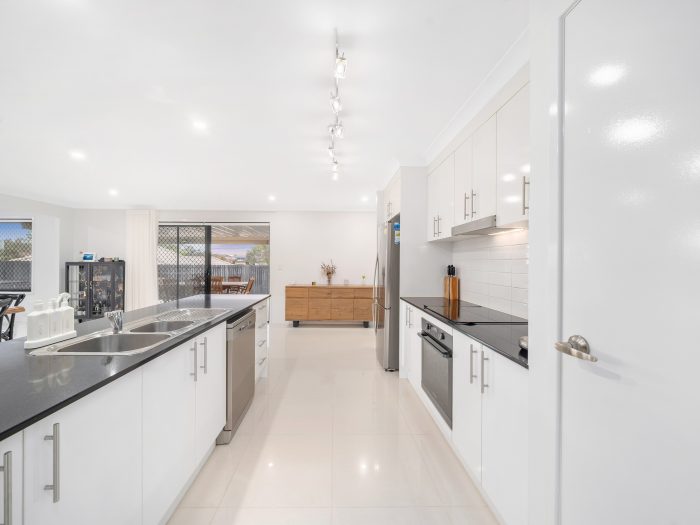 6 Marasco Ct, Dakabin QLD 4503, Australia