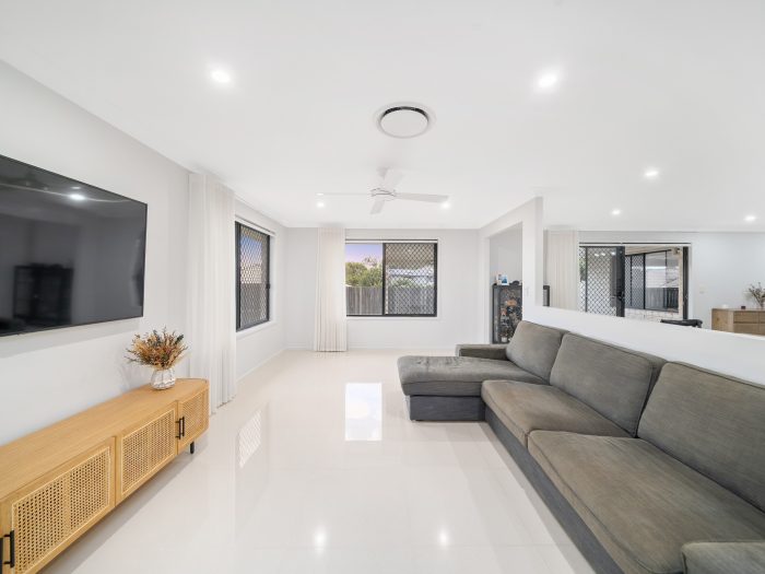 6 Marasco Ct, Dakabin QLD 4503, Australia