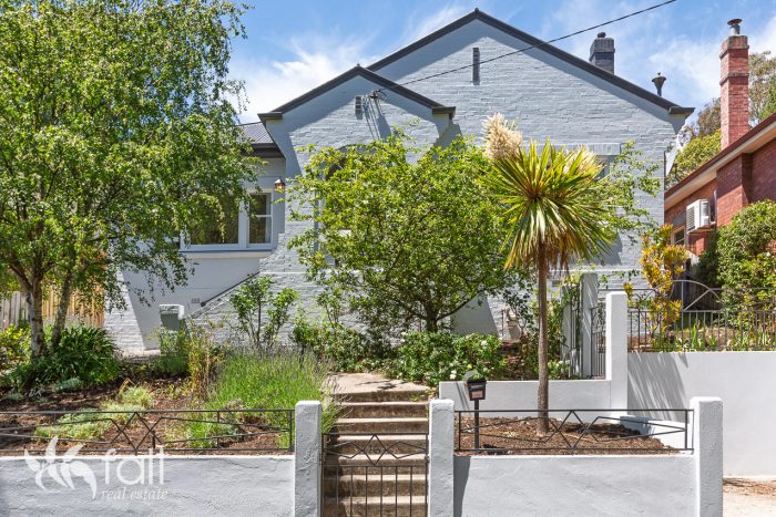 16 Newlands Ave, Lenah Valley TAS 7008, Australia