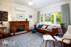 16 Newlands Ave, Lenah Valley TAS 7008, Australia
