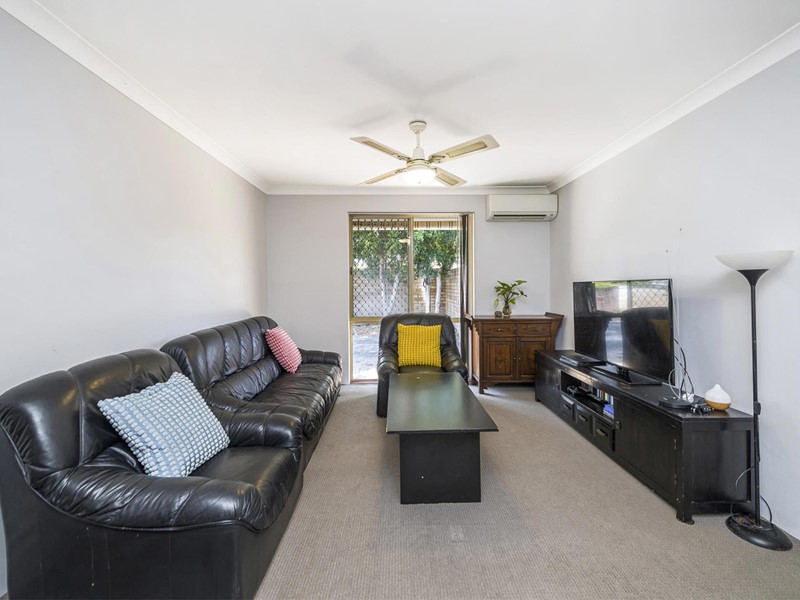 Unit 1/17 Surrey St, Dianella WA 6059, Australia