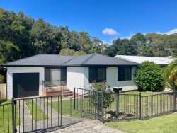 51 Sixth Ave, Toukley NSW 2263, Australia