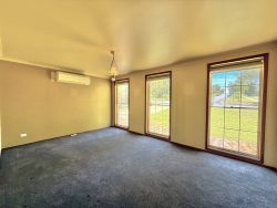 93 Thornhill St, Young NSW 2594, Australia