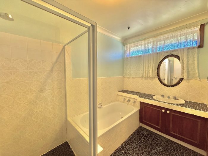 93 Thornhill St, Young NSW 2594, Australia