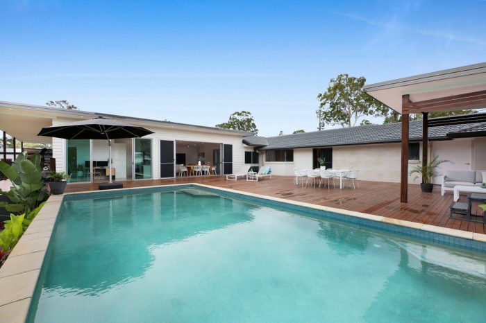 15 Umpara Cres, Mudgeeraba QLD 4213, Australia