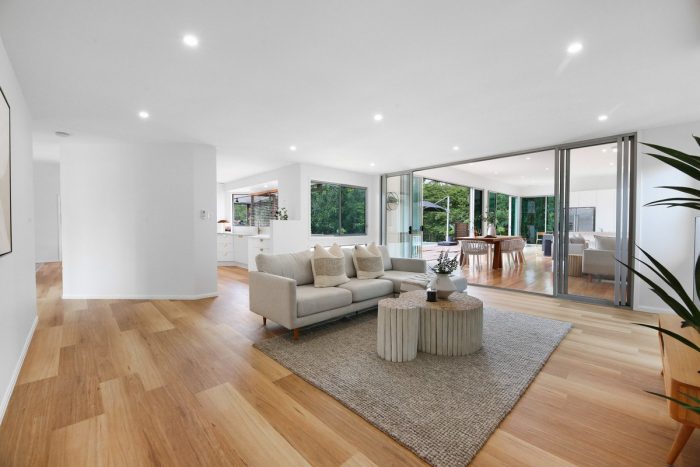 15 Umpara Cres, Mudgeeraba QLD 4213, Australia