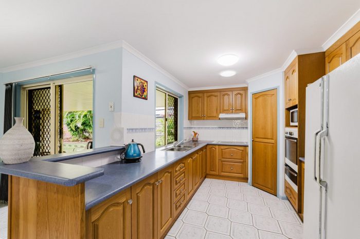 18 Vassallo Dr, Glenella QLD 4740, Australia