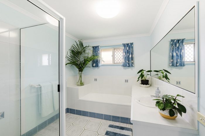 18 Vassallo Dr, Glenella QLD 4740, Australia