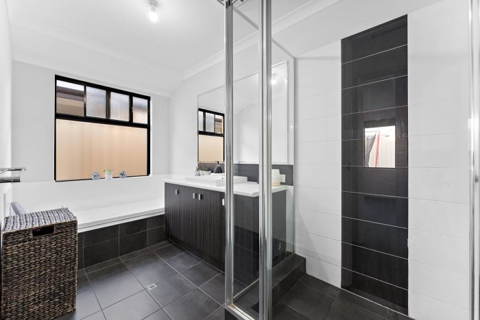 106 Verdant Cres, Seville Grove WA 6112, Australia