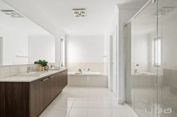 25 Viewside Way, Point Cook VIC 3030, Australia