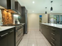 8 Webcke Cres, Kleinton QLD 4352, Australia
