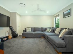8 Webcke Cres, Kleinton QLD 4352, Australia