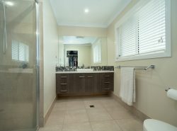 8 Webcke Cres, Kleinton QLD 4352, Australia