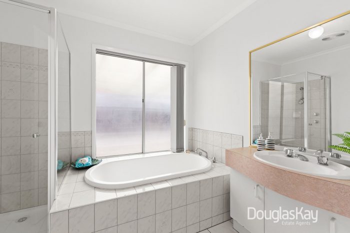 27 Yaralla Cres, Sunshine West VIC 3020, Australia