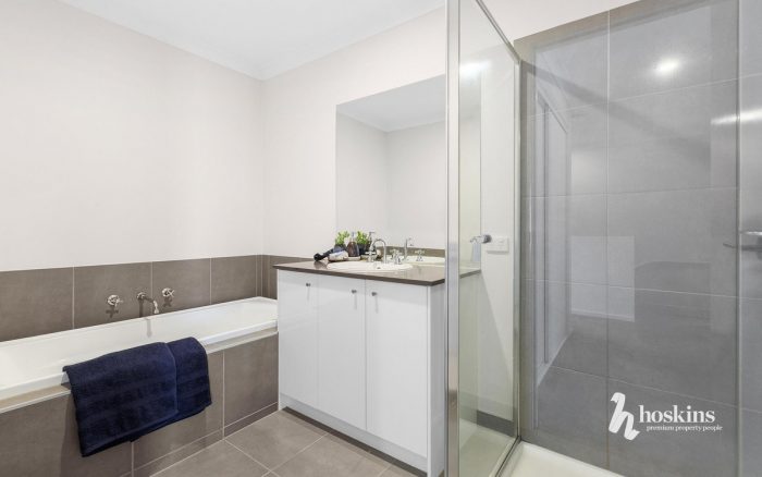 12 Yeoman Ln, Chirnside Park VIC 3116, Australia