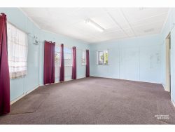 111 Leamington St, Berserker QLD 4701, Australia