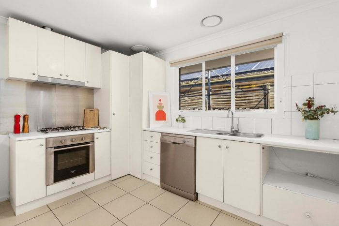 Unit 2/3 Bardsley St, Sunshine West VIC 3020, Australia