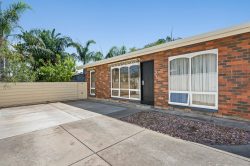Unit 2/3 Barker St, Port Noarlunga SA 5167, Australia