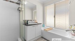 78 Barnes Ave, Australind WA 6233, Australia