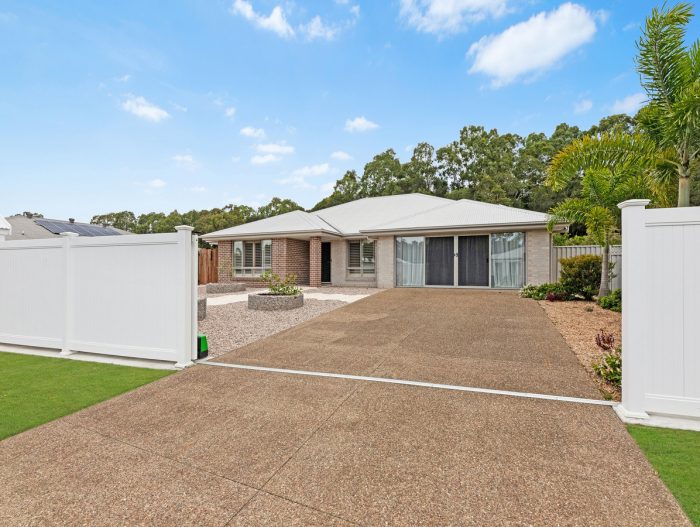 22 Waters Edge Dr, Craignish QLD 4655, Australia