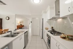 6 Botanic Ct, Hamilton VIC 3300, Australia