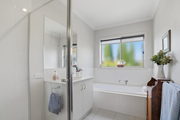 6 Botanic Ct, Hamilton VIC 3300, Australia