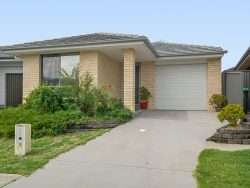 10 Cadogan Cres, Woongarrah NSW 2259, Australia