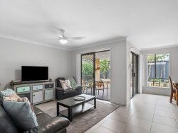 10 Cadogan Cres, Woongarrah NSW 2259, Australia
