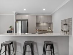 10 Cadogan Cres, Woongarrah NSW 2259, Australia