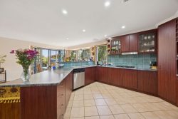 9 Carolyn Jackson Dr, Jerrabomberra NSW 2619, Australia