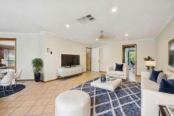 9 Carolyn Jackson Dr, Jerrabomberra NSW 2619, Australia