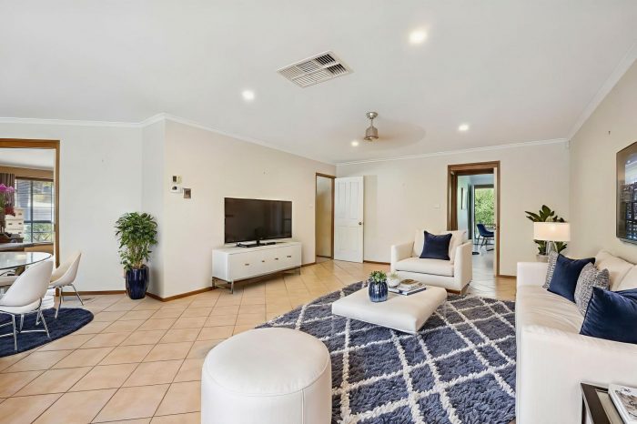 9 Carolyn Jackson Dr, Jerrabomberra NSW 2619, Australia